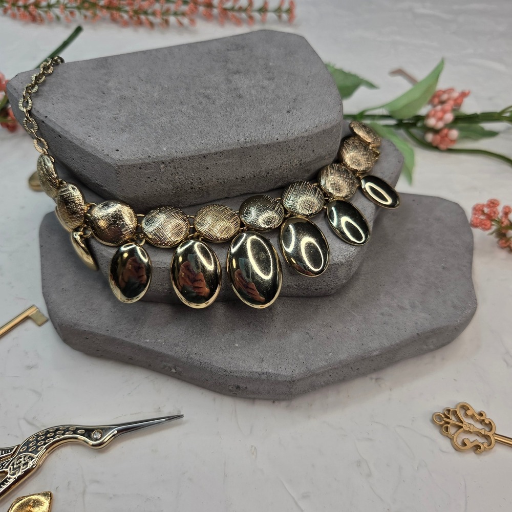 Liz Claiborne Gold Tone Textured Mixed Oval Disc Bib Statement Necklace Vintage